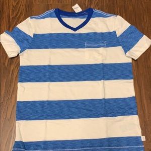 Boys size Large Gap V-neck casual tee.